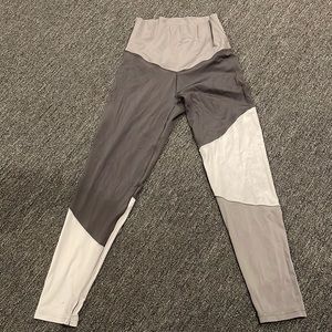 Grey color blocked workout leggings
